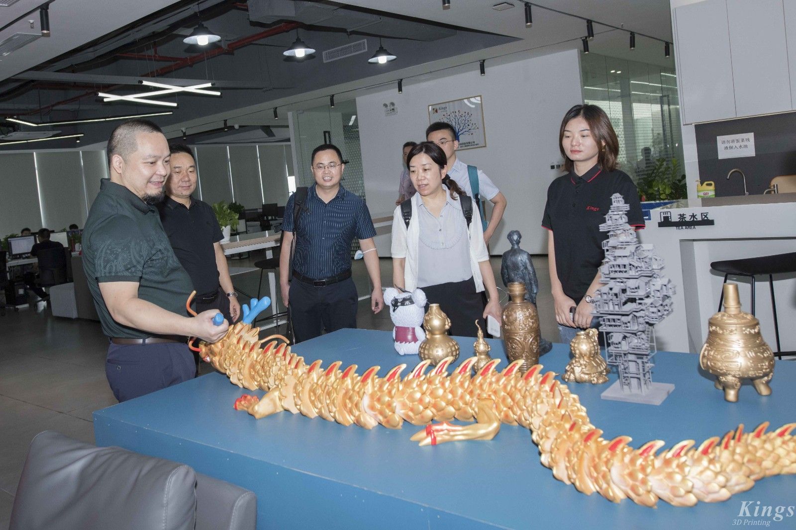 平湖市经济技术开发区管委会常务主任沈叶娟一行领导莅临金石三维指导工作 平湖市经济技术开发区管委会常务主任沈叶娟一行领导莅临金石三维指导工作